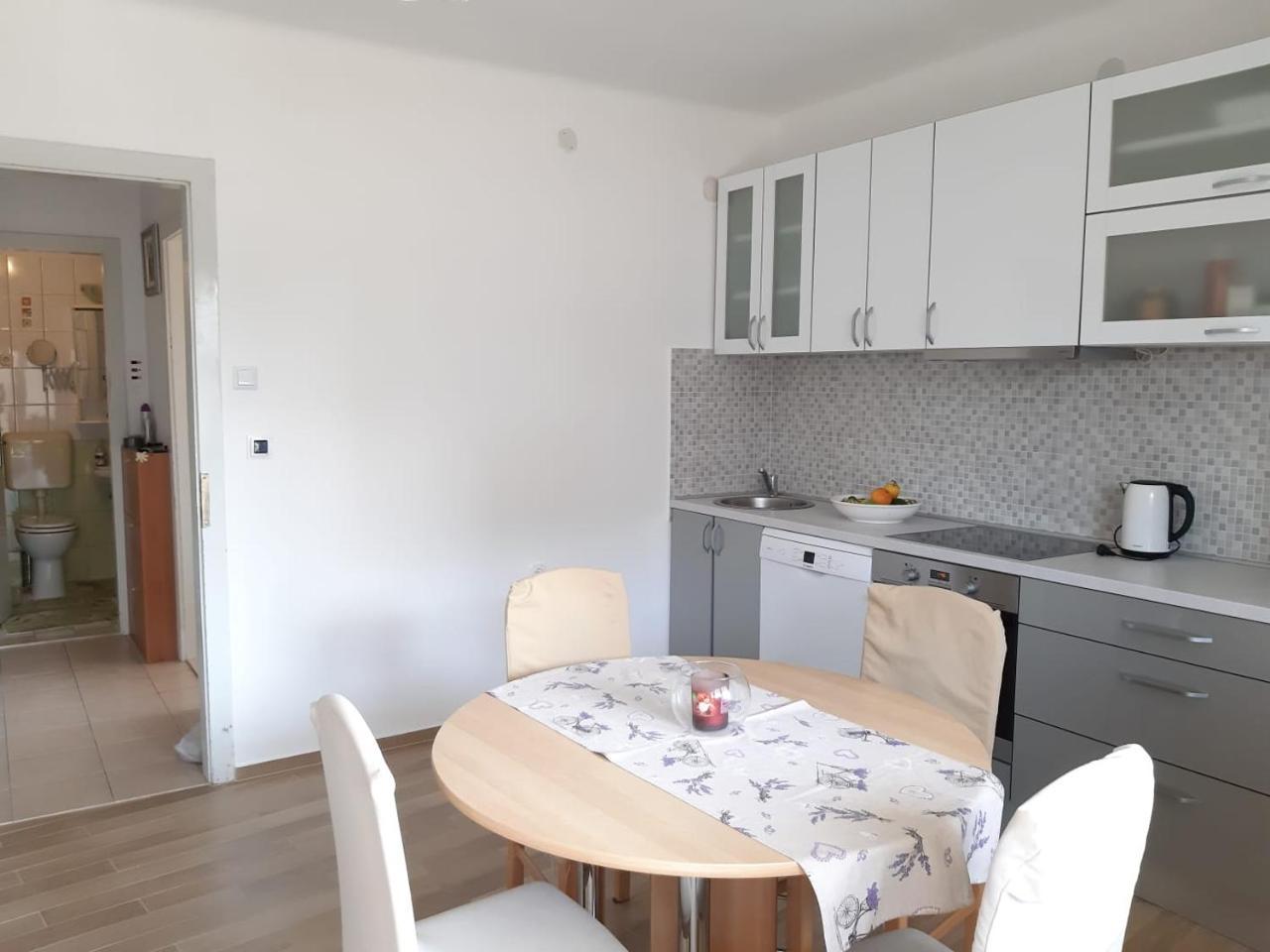 Nina, Apartment In City Centre Split Eksteriør billede