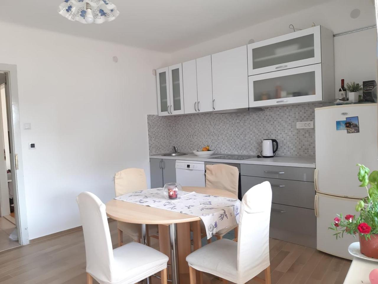 Nina, Apartment In City Centre Split Eksteriør billede